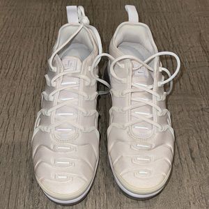 Nike vapor max plus woman size 8  never used color white